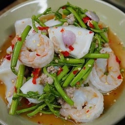 [อร่อยซ่ากับโค้ก] ยำผักกระเฉดทะเล +  โค้ก ออริจินัล (ขวด)