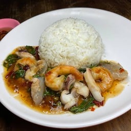 กะเพราทะเล ราดข้าว
