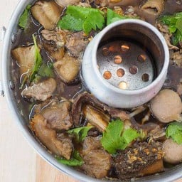 หม้อไฟเนื้อรวม + โกเบ (什錦牛肉火鍋 + Kobe beef)