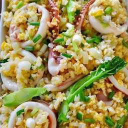 ข้าวผัดปลาหมึก