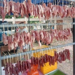 ไส้อั่ว-หมูพวงร้อยตอก10บาท