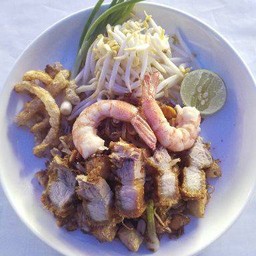 ผัดไทยกุ้งสด+หมูกรอบ
