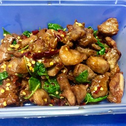 กะเพราหมูทอด(เป็นกับข้าว)