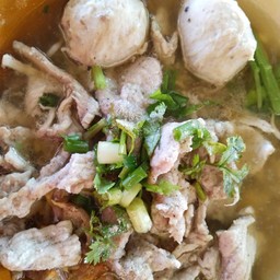 เล็กหมูหมักลูกชิ้นพิเศษ