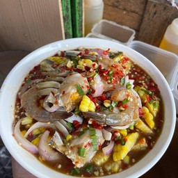ยำหมูยอกุ้งสดปูม้า