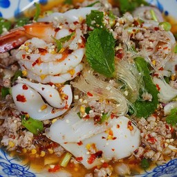 [อร่อยซ่ากับโค้ก] ลาบวุ้นเส้นทะเล +  โค้ก ออริจินัล (ขวด)