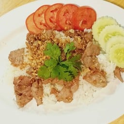 ข้าวหมูกระเทียม