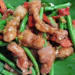 สามชั้นผัดกะปิ ราดข้าว