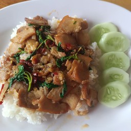 กระเพราข้าวหอมอ้อมน้อย ชายสี่