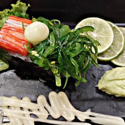 ข้าวปั้นปูอัดสาหร่าย