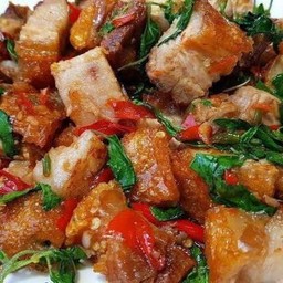 กะเพราหมูกรอบ(กับข้าว)