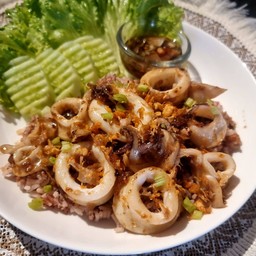 หมึกทอดกระเทียม