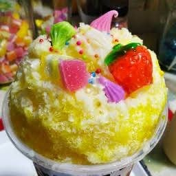 น้ำแข็งใสเกล็ดหิมะและของทอด