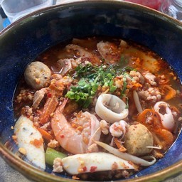 เจ๊โอ๋เตี๋ยวหมูนำ้ตก นำ้ใส ต้มยำ เย็นตาโฟ