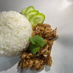 ข้าวกระเทียมหมูสับ