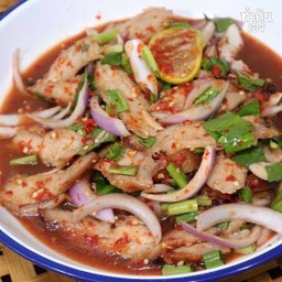 ยำคอหมูย่าง