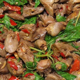 กะเพราเครื่องในไก่(กับข้าว)