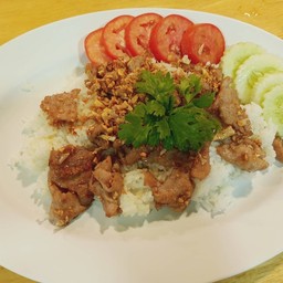 หมูกระเทียมราดข้าว