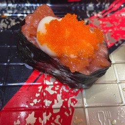 ข้าวปั้นสลัดม่อน