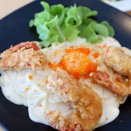 Carbonara w/Shrimps&Tobiko (คาโบนาร่ากุ้งทอด + ไข่กุ้ง)