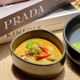 ข้าวแกงเขียวหวานเนื้อ