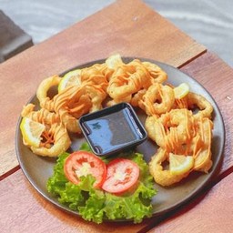 ปลาหมึกชุปแป้งทอด