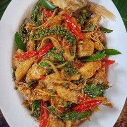 ปลากระพงผัดฉ่า