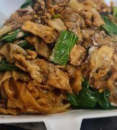 เส้นใหญ่ผัดซีอิ๊วดำ