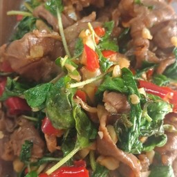 กระเพราเนื้อลายเป็นกับข้าว