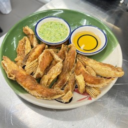 ครีบท้องปลาแซลมอนทอดน้ำปลา