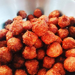 ลูกชิ้นเผือกทอด