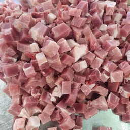 เนื้อแดงหั่นเต๋า