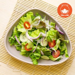 สลัดผักราดซอสน้ำมันงา (Salad with sesame dressing)