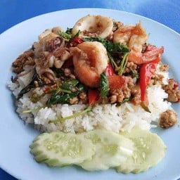 กระเพราทะเลราดข้าว