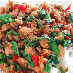 ผัดกะเพราราดข้าว