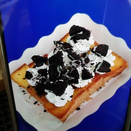 ขนมปังปิ้งวิปครีมโอลิโอ้