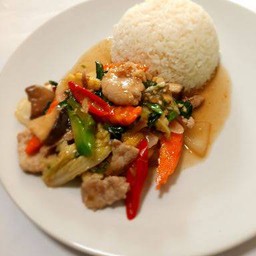 ข้าวราดผัดผักรวม