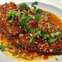 ปลากะพงราดพริก
