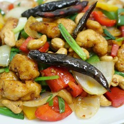 ไก่ผัดเม็ดมะม่วงหิมพานต์