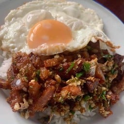 ข้าวราดหมูทอดผัดพริกเกลือ