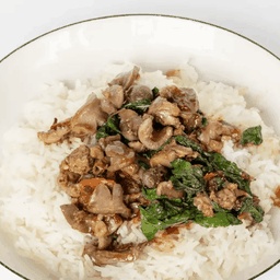 ข้าวกะเพราเครื่องใน พิเศษ