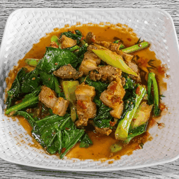 คะน้าหมูกรอบ
