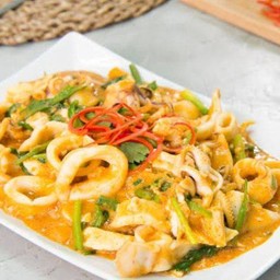 ปลาหมึกผัดไข่เค็ม