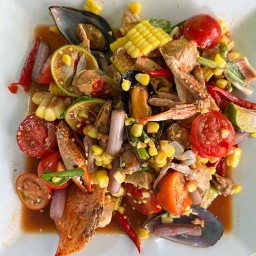 ส้มตำ ยำ ตำเหลา &ข้าวมันไก่ใบตอง วารินชำราบ