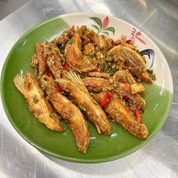 ครีบท้องปลาแซลมอนผัดพริกเกลือ