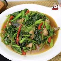 ผัดคะน้าปลาเค็ม