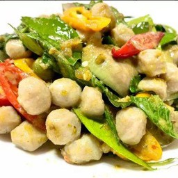 ข้าวเขียวหวานลูกชิ้นปลาอินทรีย์