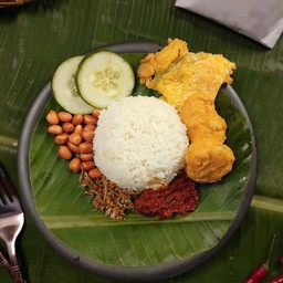 [อร่อยซ่ากับโค้ก] SET N1_เบสิค + นักเก็ตไก่ทอด ( Basic + Fried Chicken Nugget) +  โค้ก ออริจินัล (กระป๋อง) 