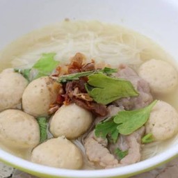 เส้นหมี่ลูกชิ้นหมูน้ำใสโฮเด้ง