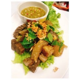 ลาบบ้านกิ๊ก กำกิ๋นเมือง นครสวรรค์ เกาะญวน